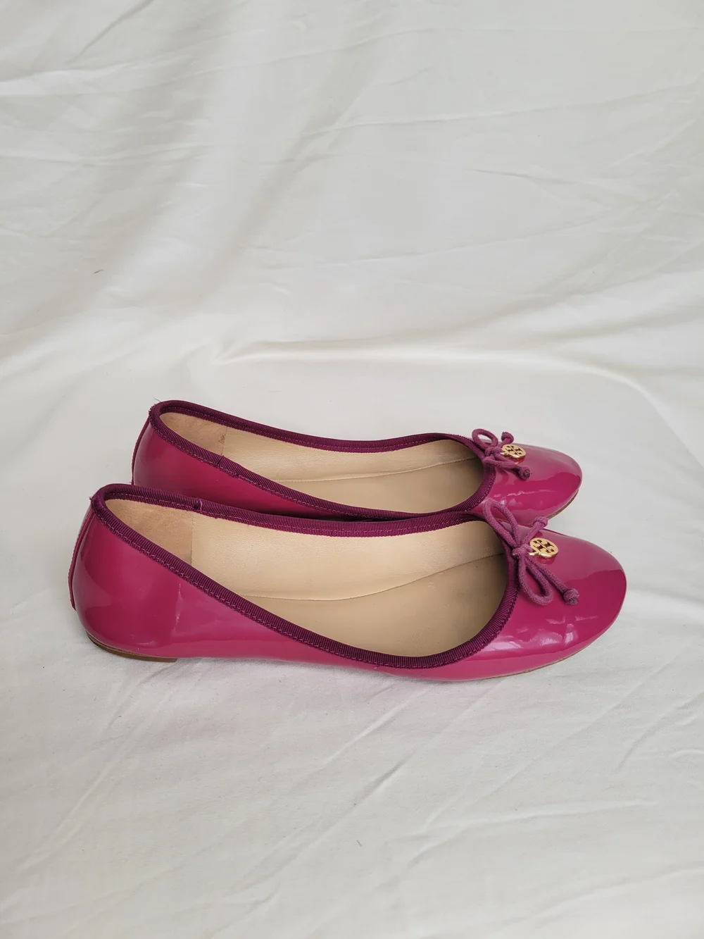 ✨ Tory Burch Pink Patent Leather Ballet Flats | Bow & Gold Logo Charm ✨